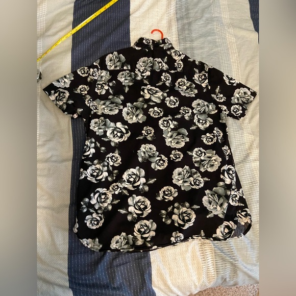 Denim & Flowers button up T-Shirt - Picture 3 of 3